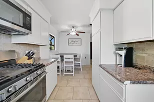 439 Pompano St, Bayou Vista, TX 77563 - Photo 11