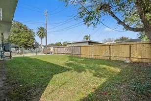 130 San Fernando Dr, Galveston, TX 77550 - Photo 15