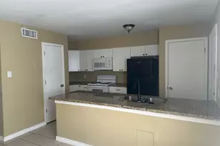 300 Rice St, Angleton, TX 77515 - Photo 3