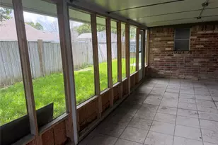 418 Merriweather St, Houston, TX 77598 - Photo 5