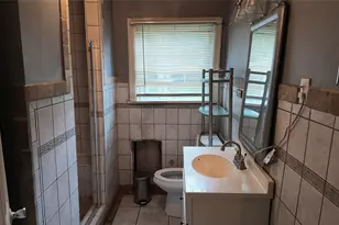 1923 Esperanza St, Houston, TX 77023 - Photo 5