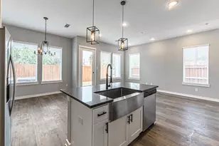 8475 Berry Brush Ln, Houston, TX 77022 - Photo 3