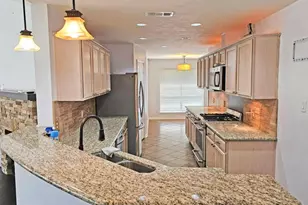 1805 Oak Hollow Dr W, Pearland, TX 77581 - Photo 3