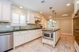 2911 Fontana Dr, Houston, TX 77043 - Photo 17