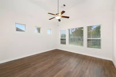 10243 S Goshawk Trail, Conroe, TX 77385 - Photo 9