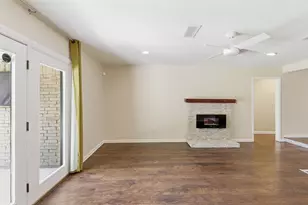 8526 Cedel Dr, Houston, TX 77055 - Photo 15