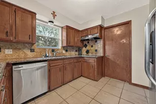 2025 Briar Ln, Richmond, TX 77469 - Photo 11