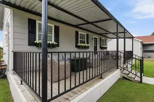 2207 Bunton Dr, El Campo, TX 77437 - Photo 1