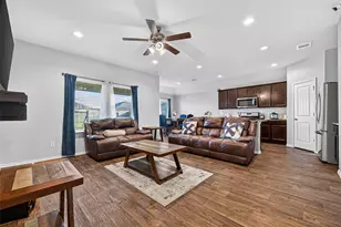 930 Bright Lotus Ln, Rosharon, TX 77583 - Photo 5