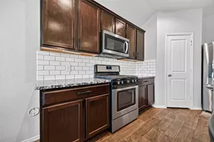 930 Bright Lotus Ln, Rosharon, TX 77583 - Photo 13