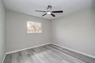 9734 Oakmont Dr, La Porte, TX 77571 - Photo 11