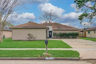 9734 Oakmont Dr, La Porte, TX 77571 - Photo 3