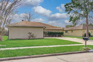 9734 Oakmont Dr, La Porte, TX 77571 - Photo 5