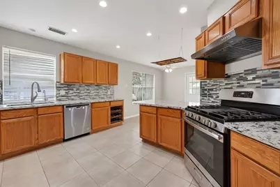 17107 Canterbury Green Court, Sugar Land, TX 77498 - Photo 11