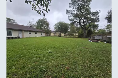 2301 Owens Avenue, Groves, TX 77619 - Photo 5