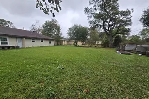 2301 Owens Ave, Groves, TX 77619 - Photo 5