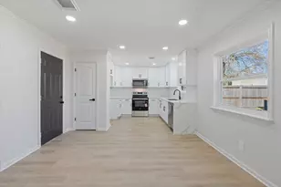 9803 Wren St, La Porte, TX 77571 - Photo 13