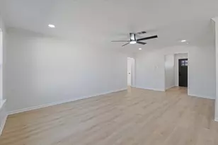 9803 Wren St, La Porte, TX 77571 - Photo 11