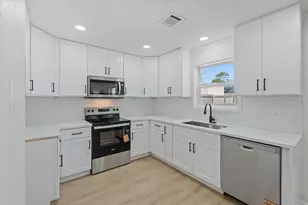 9803 Wren St, La Porte, TX 77571 - Photo 15