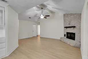 32 Sarita Rd, Angleton, TX 77515 - Photo 5