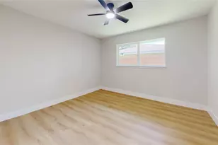 903 Elmwood Dr, Baytown, TX 77520 - Photo 17