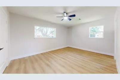 903 Elmwood Drive, Baytown, TX 77520 - Photo 17
