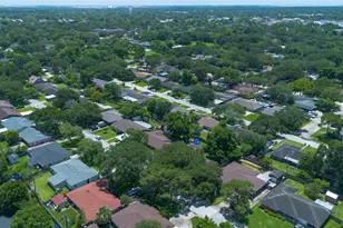903 Elmwood Dr, Baytown, TX 77520 - Photo 27