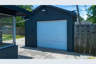 903 Elmwood Drive, Baytown, TX 77520 - Photo 29