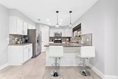 183 N Village Knoll Circle, The Woodlands, TX 77381 - Photo 5