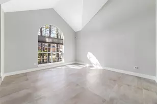 183 N Village Knoll Cir, The Woodlands, TX 77381 - Photo 3