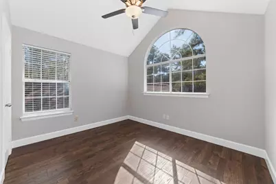 183 N Village Knoll Circle, The Woodlands, TX 77381 - Photo 17