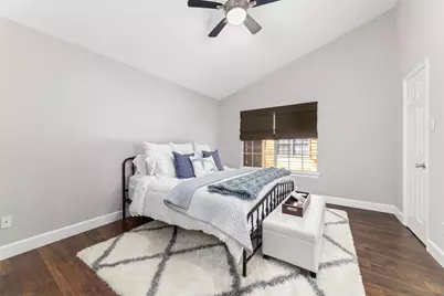 183 N Village Knoll Circle, The Woodlands, TX 77381 - Photo 11