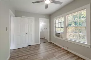 811 Sam Houston Ave, Huntsville, TX 77320 - Photo 11