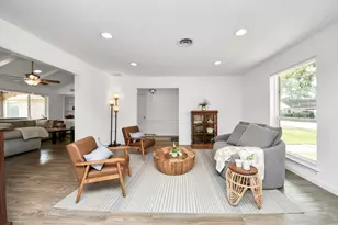 1307 Blue Willow Dr, Houston, TX 77042 - Photo 5