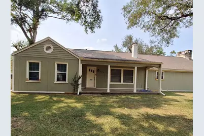 202 W Watt Street, El Campo, TX 77437 - Photo 1