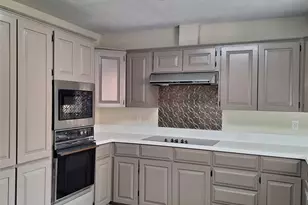 202 W Watt St, El Campo, TX 77437 - Photo 3