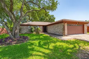 2906 Heatherwood Dr, Baytown, TX 77521 - Photo 1