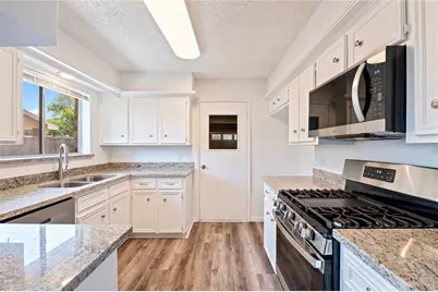 2906 Heatherwood Drive, Baytown, TX 77521 - Photo 9