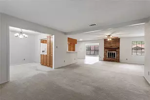 121 Elmwood St, Huntsville, TX 77320 - Photo 3