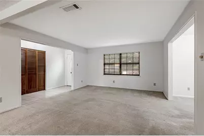 121 Elmwood Street, Huntsville, TX 77320 - Photo 5