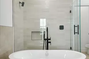 7422 Maxroy St, Houston, TX 77088 - Photo 23