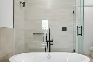 7422 Maxroy St, Houston, TX 77088 - Photo 21