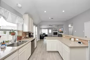1326 Auburn View Ln, Fresno, TX 77545 - Photo 9