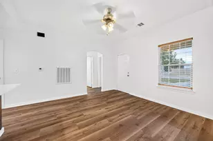 1302 Shearn St, Houston, TX 77007 - Photo 9