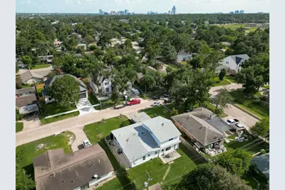 9538 Kerrwood Lane, Houston, TX 77080 - Photo 33