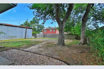 319 S 6th Street, La Porte, TX 77571 - Photo 9
