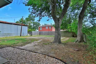 319 S 6th St, La Porte, TX 77571 - Photo 9