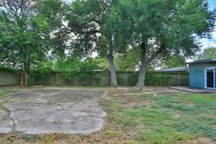 319 S 6th St, La Porte, TX 77571 - Photo 3