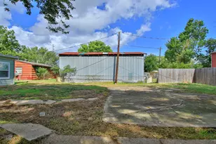 319 S 6th St, La Porte, TX 77571 - Photo 7