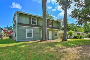 319 S 6th St, La Porte, TX 77571 - Photo 1